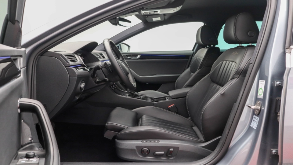 Skoda Superb Combi PlugIn DSG Laurin&Klement Matrix Webasto Ambientale - imaginea 23