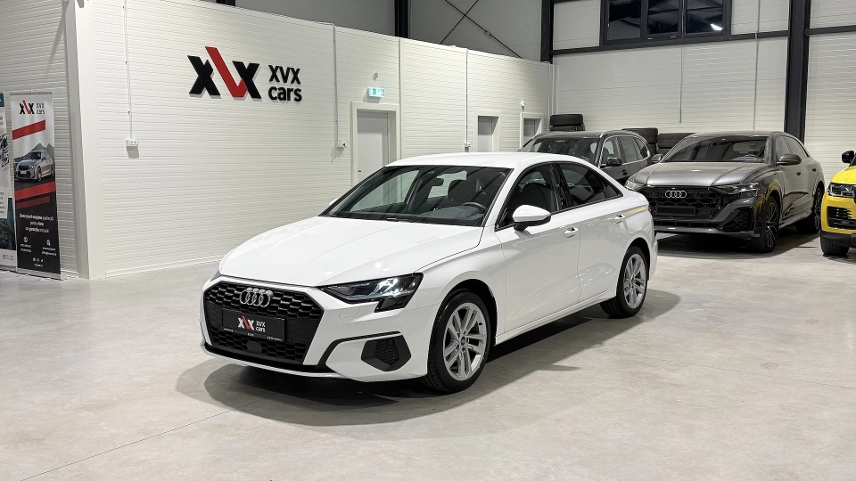 Audi A3 35 TFSI Manual Senzori spate - imaginea 1
