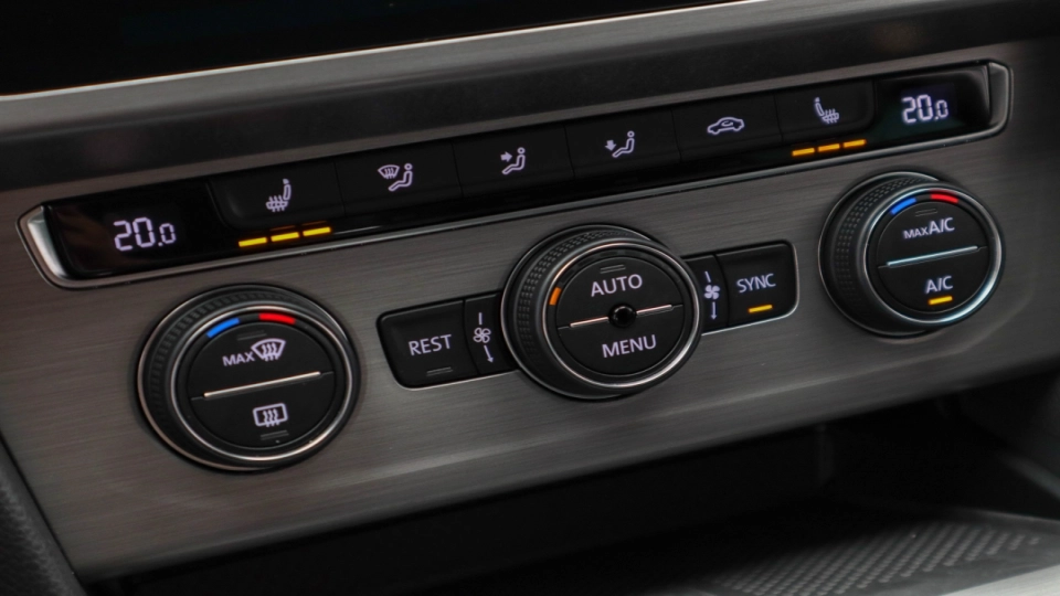 Volkswagen Passat Combi 2.0TDI DSG Lane Assist ACC Android Auto/Apple - imaginea 28