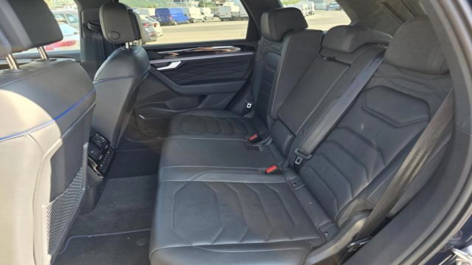 VW Touareg R 3.0 V6 462 cai / Ventilatie / Ambientale / Incalzire - imaginea 8