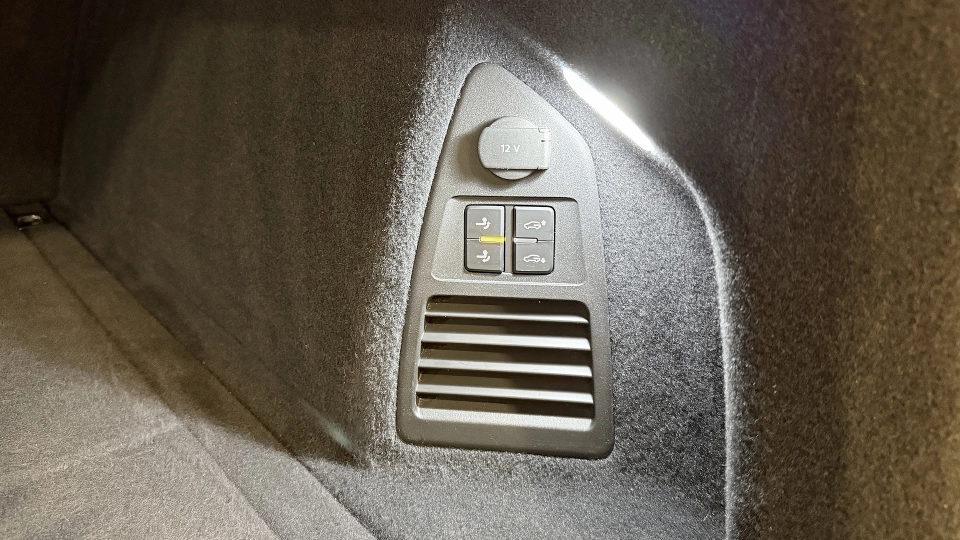 VW Touareg eHybrid Ventilatie Panoramic IQ Light Keyless Carlig 360 - imaginea 39