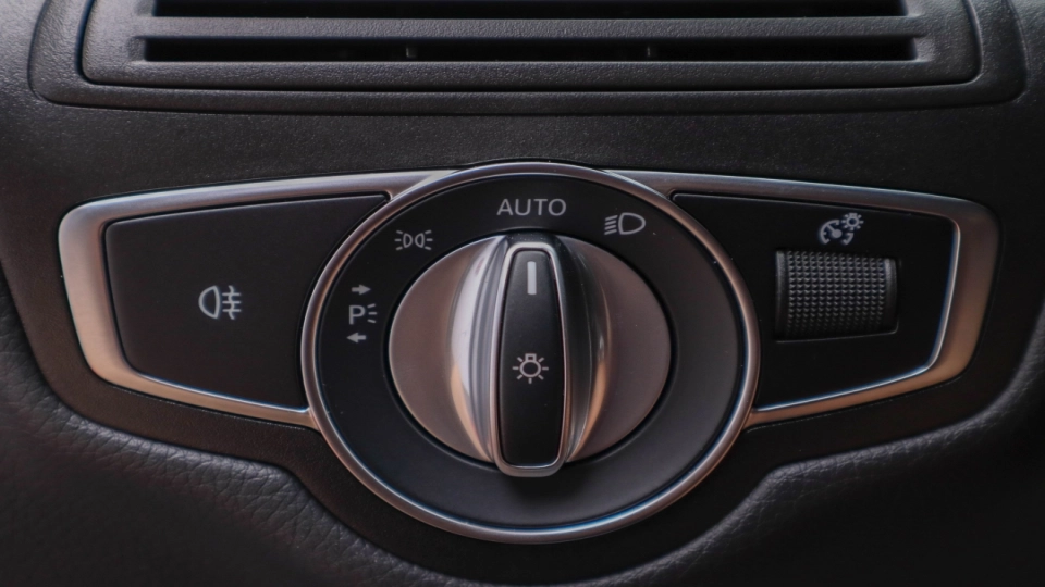 Mercedes GLC 300de 4Matic Keyless HeadUp Cockpit Ventilatie Scaune LED - imaginea 39