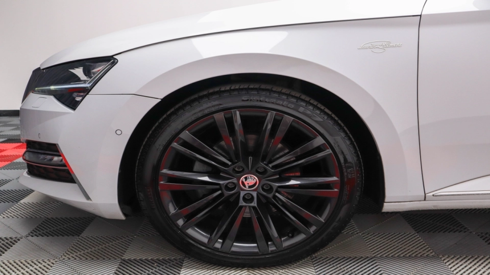 Skoda Superb Combi DSG PlugIn Pano Ventilatie Masaj Keyless ACC Matrix - imaginea 10
