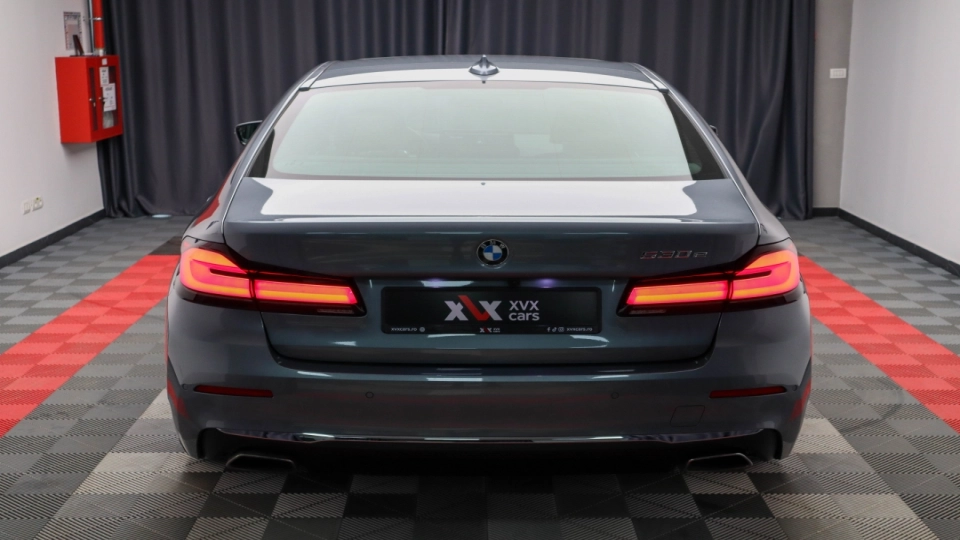 BMW Seria 530e Luxury Line Trapa Keyless Go/Entry PieleMaro Cockpit - imaginea 18