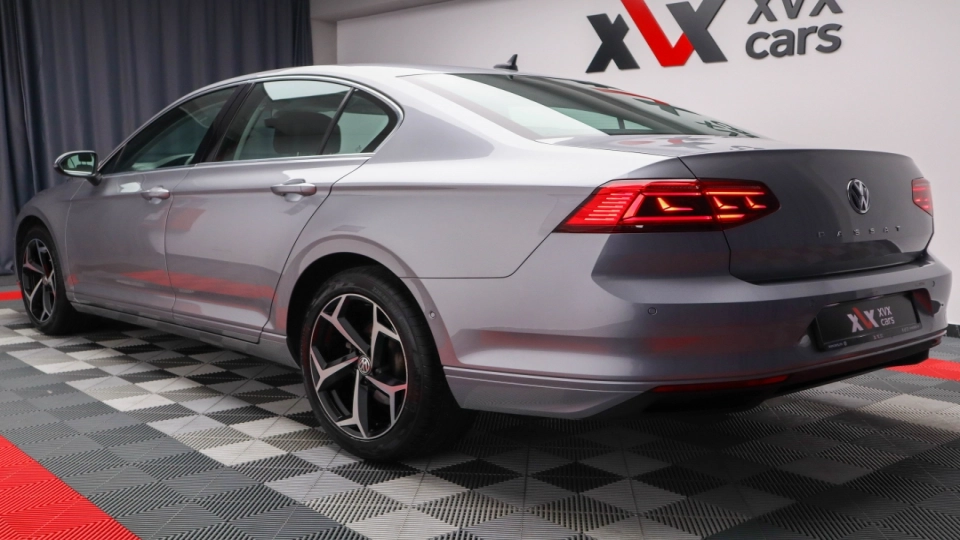 VW Passat Facelift 2.0 TDI DSG IQ Light Parktronic ACC VirtualCockpit  - imaginea 17