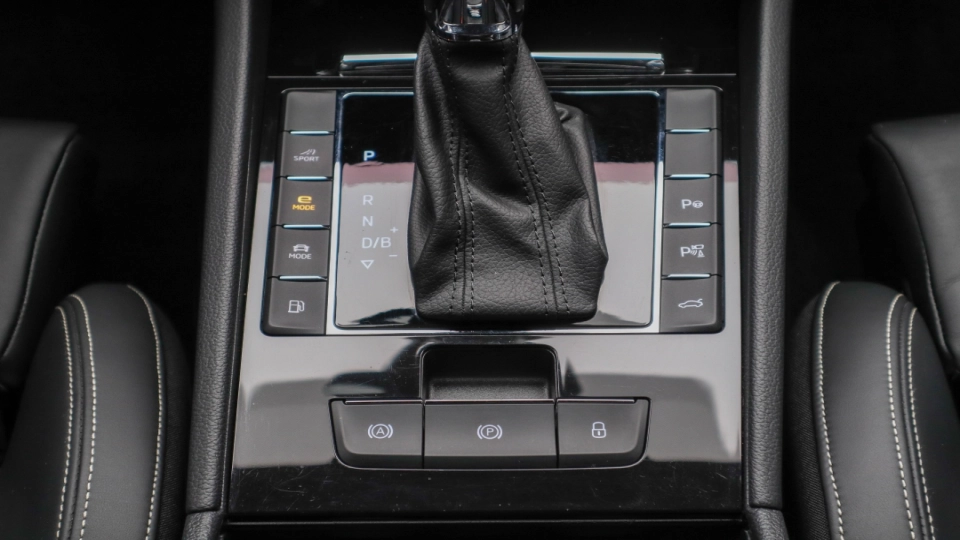 Skoda Superb Combi PlugIn DSG Laurin&Klement Matrix Webasto Ambientale - imaginea 33