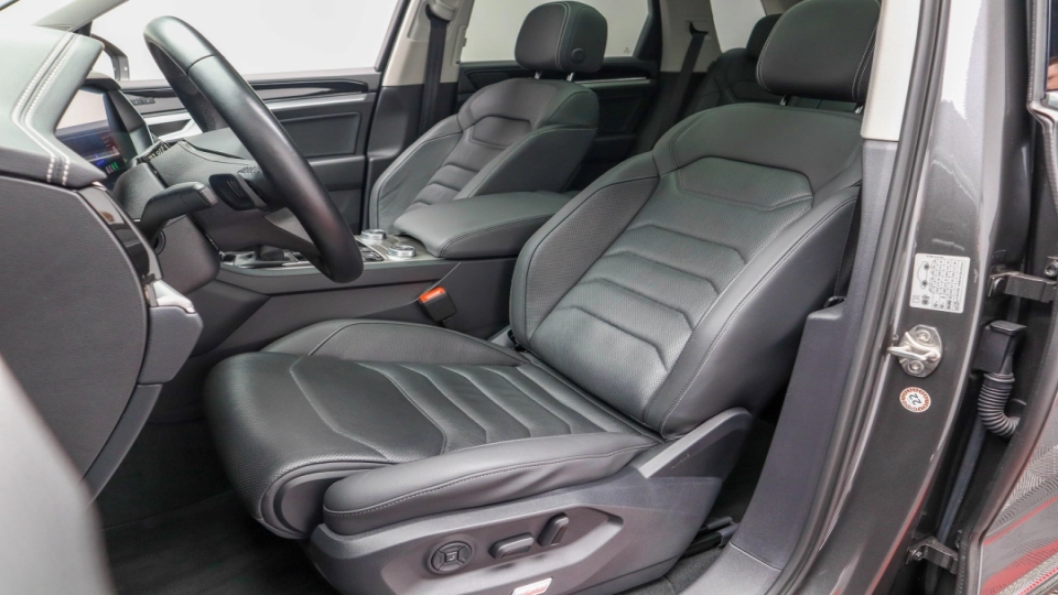 VW Touareg eHybrid Masaj Ventilatie Panoramic IQ Light Keyless Carlig - imaginea 26