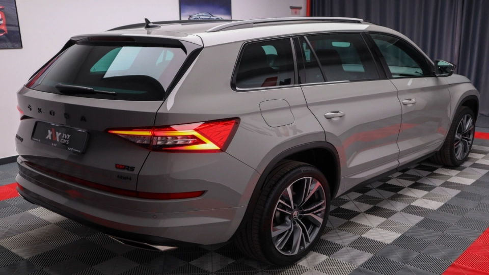 Skoda Kodiaq VRS 4x4 2.0 BiTDI 240cp Cockpit Canton DCC Camera spate - imaginea 16