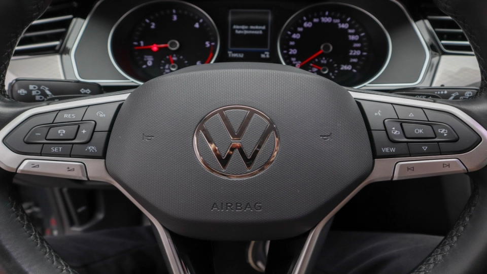 VW Passat Combi 2.0 TDI DSG IQ Light ACC Lane/Side/Front Assist Masaj - imaginea 30