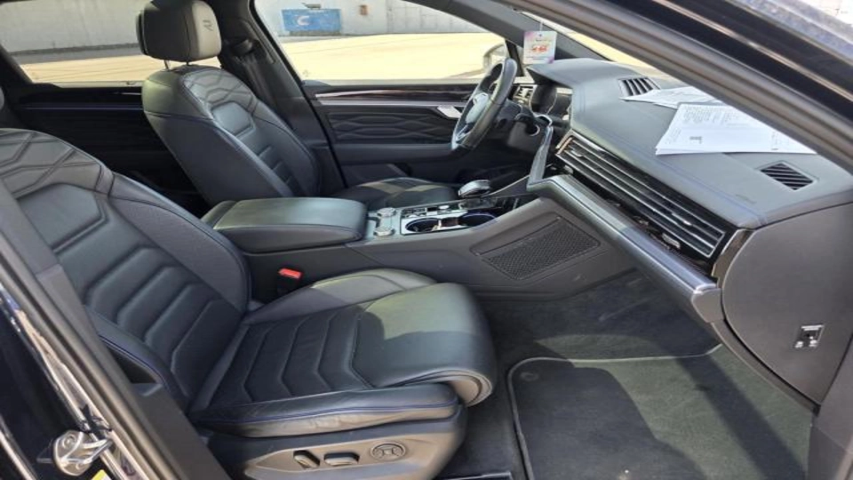 VW Touareg R 3.0 V6 462 cai / Ventilatie / Ambientale / Incalzire - imaginea 6