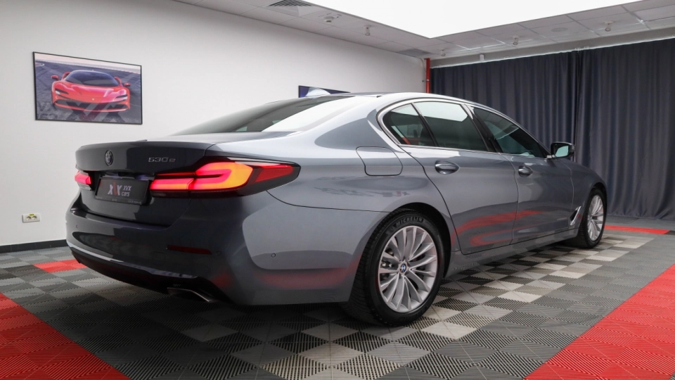 BMW Seria 530e Luxury Line Trapa Keyless Go/Entry PieleMaro Cockpit - imaginea 4