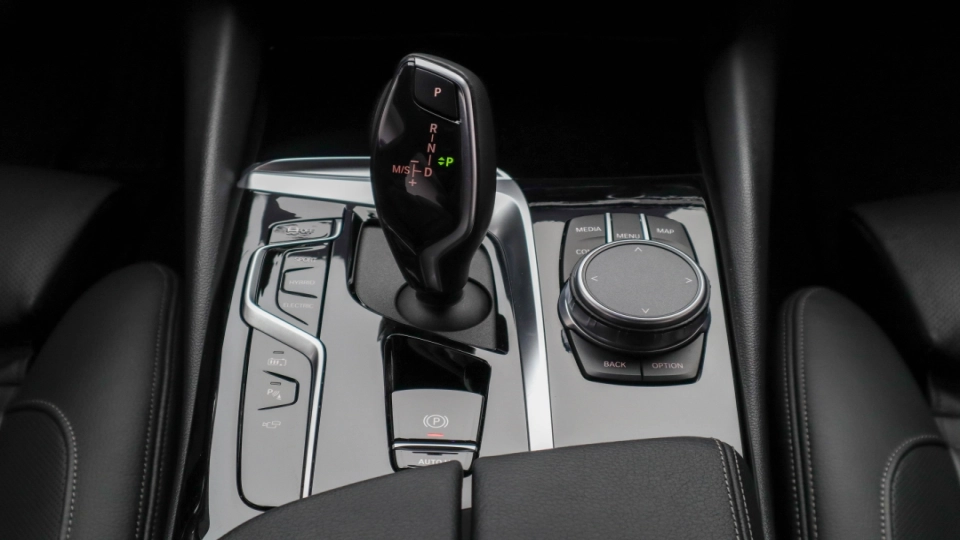 BMW 530e Assisted Driving Interior Confort Ventilatie Faruri Laser - imaginea 33