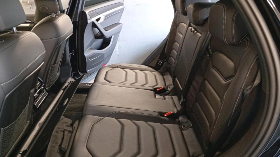 Volkswagen Touareg R 462cai Panoramic IQ Light ACC Keyless HeadUp - imaginea 8