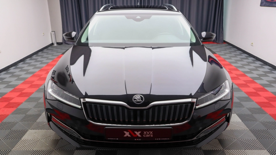 Skoda Superb Combi PlugIn DSG Laurin&Klement Matrix Ambientale - imaginea 2
