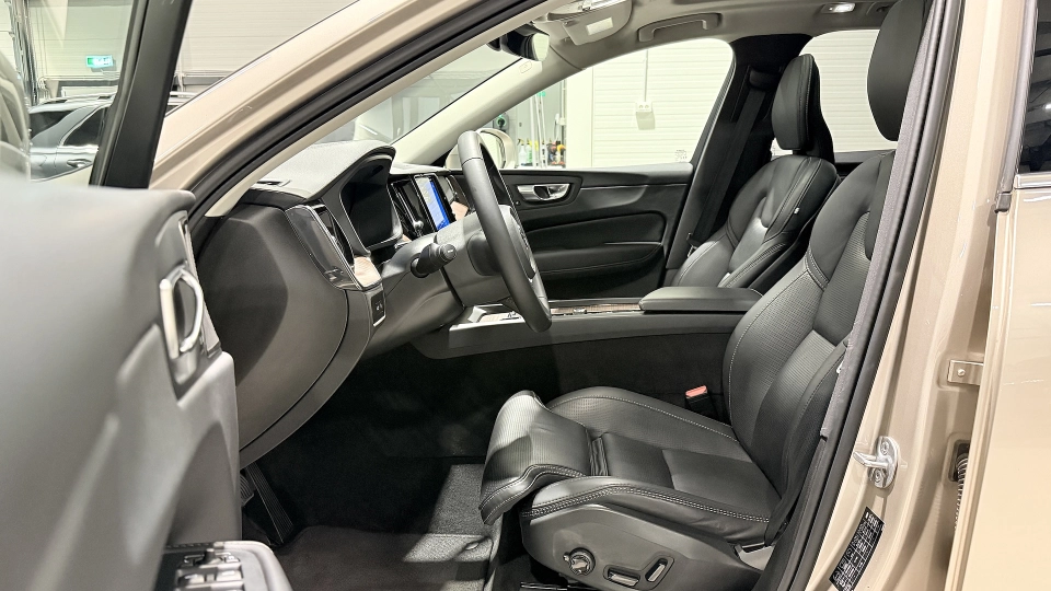 Volvo XC60 T8 Recharge Ultimate Ventilatie Masaj Camere 360 - imaginea 22