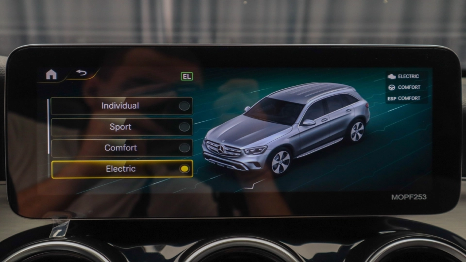 Mercedes GLC 300 de 4Matic Pachet AMG Panoramic FullKeyless Burmester  - imaginea 37