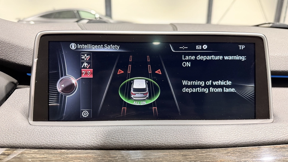 BMW X5 30d XDrive - Interior alb - Panoramic - Navi - Ambientale - imaginea 31