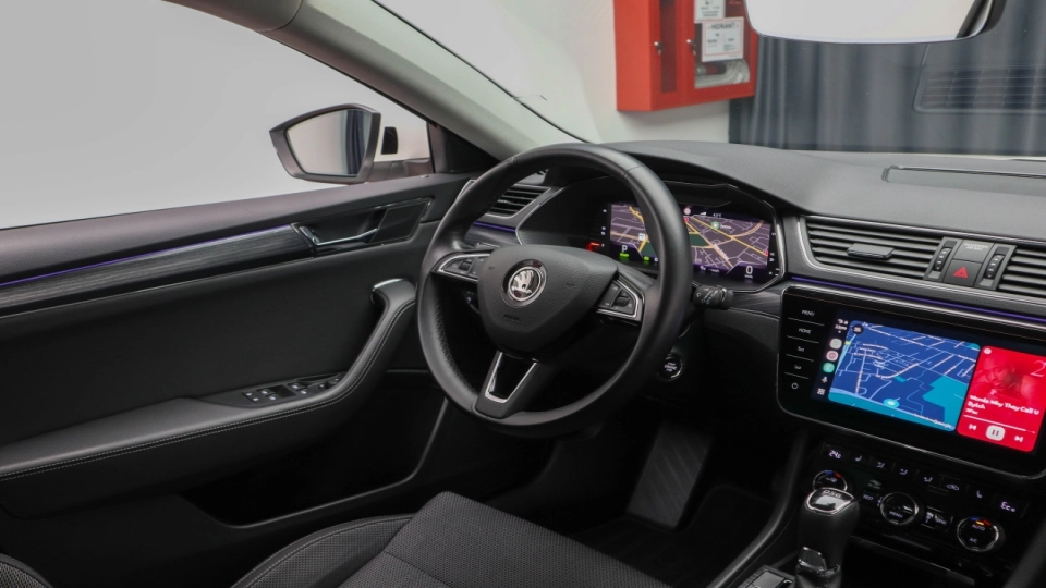 Skoda Superb PlugIn Hybrid DSG MatrixLED ACC KeylessGo Cockpit - imaginea 27