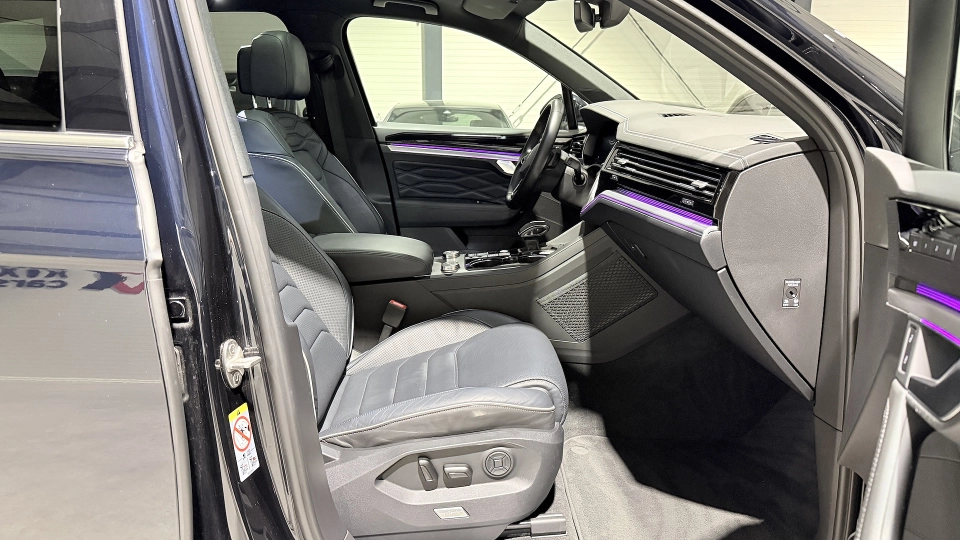 VW Touareg eHybrid Ventilatie Panoramic IQ Light Keyless Carlig 360 - imaginea 22