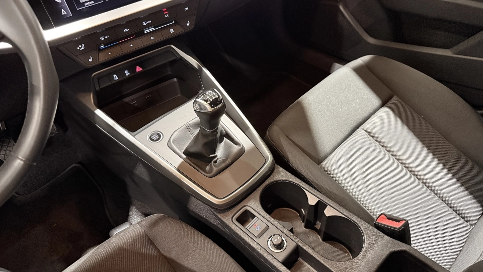 Audi A3 35 TFSI Manual Senzori spate - imaginea 26