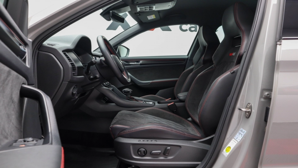 Skoda Kodiaq VRS 4x4 2.0 BiTDI 240cp Cockpit Canton DCC Camera spate - imaginea 18