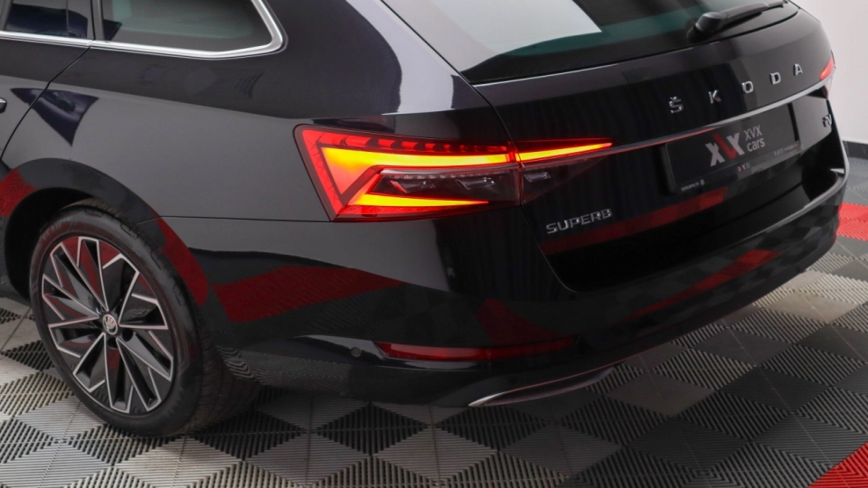 Skoda Superb Combi PlugIn DSG Laurin&Klement Matrix Ambientale - imaginea 18