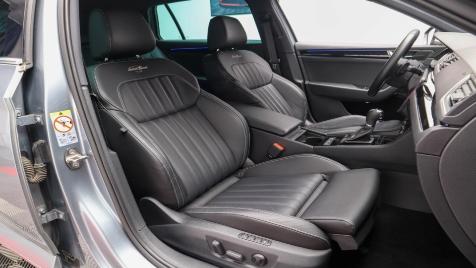 Skoda Superb Combi PlugIn DSG Laurin&Klement Matrix Webasto Ambientale - imaginea 8