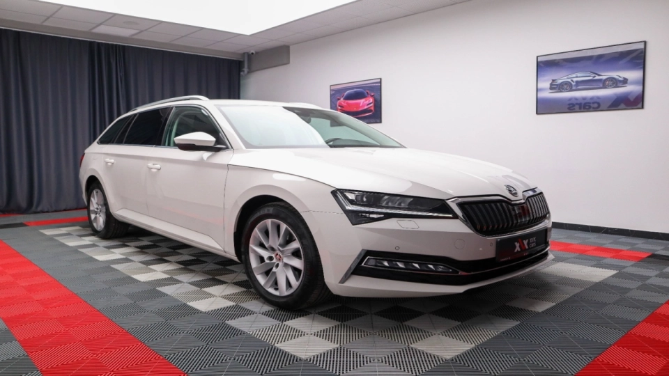 Skoda Superb PlugIn Hybrid DSG MatrixLED ACC KeylessGo Cockpit - imaginea 3