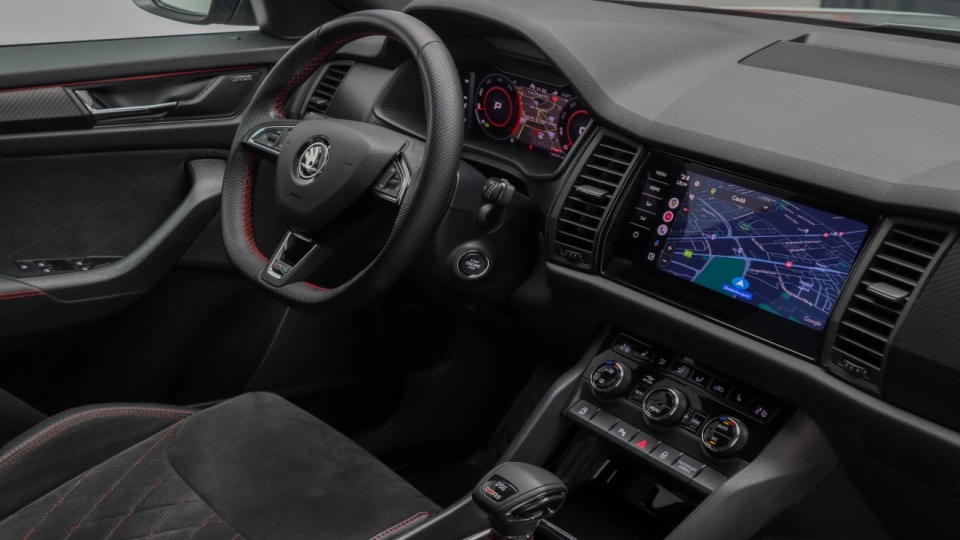 Skoda Kodiaq VRS 4x4 2.0 BiTDI 240cp Cockpit Canton DCC Camera spate - imaginea 32