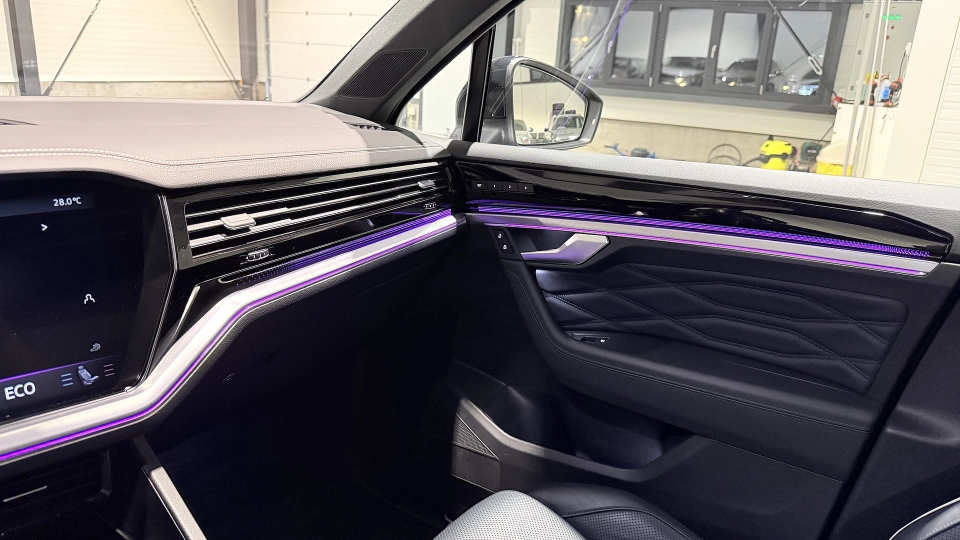 VW Touareg eHybrid Ventilatie Panoramic IQ Light Keyless Carlig 360 - imaginea 20