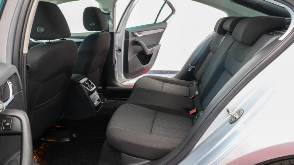 Skoda Octavia Style 2.0 TDI DSG Keyless LED Android/Apple - imaginea 24