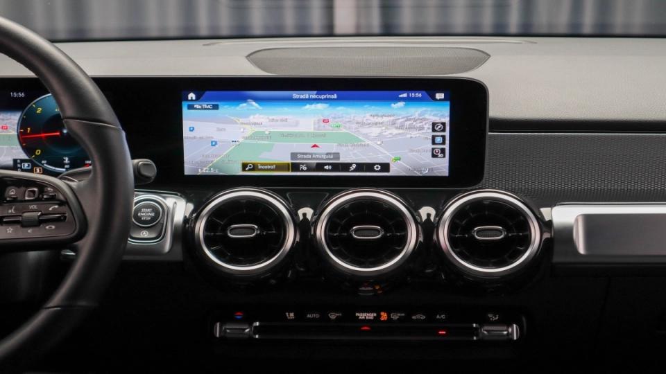 Mercedes GLB 200d WideScreen ACC Camera LED 4Matic Scaune Ventilate - imaginea 31