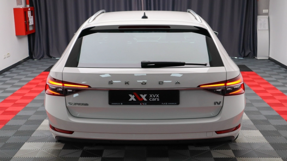 Skoda Superb PlugIn Hybrid DSG MatrixLED ACC KeylessGo Cockpit - imaginea 5