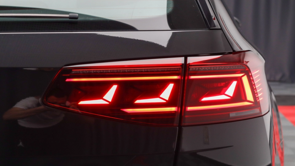 VW Passat Combi 2.0 TDI DSG IQ Light ACC Lane/Side/Front Assist Masaj - imaginea 20