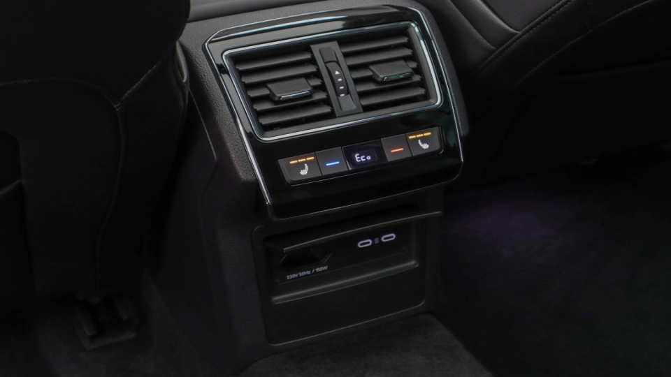 Skoda Superb Combi PlugIn DSG Laurin&Klement Matrix Ambientale - imaginea 22