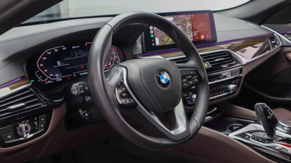 BMW Seria 530e Luxury Line Trapa Keyless Go/Entry PieleMaro Cockpit - imaginea 7