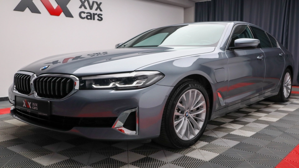 BMW Seria 530e Luxury Line Trapa Keyless Go/Entry PieleMaro Cockpit - imaginea 9