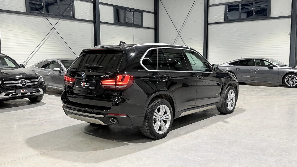 BMW X5 30d XDrive - Interior alb - Panoramic - Navi - Ambientale - imaginea 4