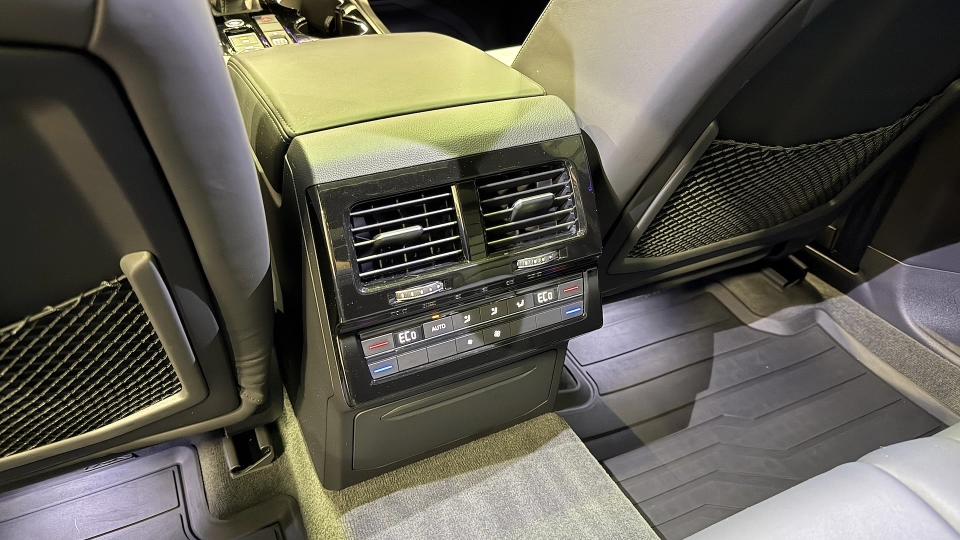 VW Touareg eHybrid Piele Puglia Ventilatie Panoramic IQ Light Carlig - imaginea 35