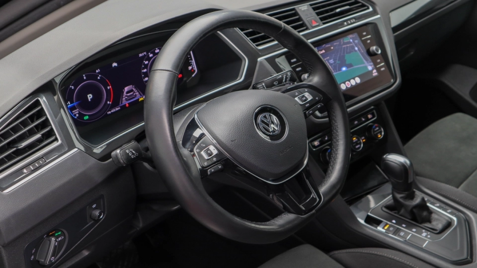 VW Tiguan 2.0 TDI DSG LaneAss BlindSpot Parktronic Cockpit Masaj ACC - imaginea 32