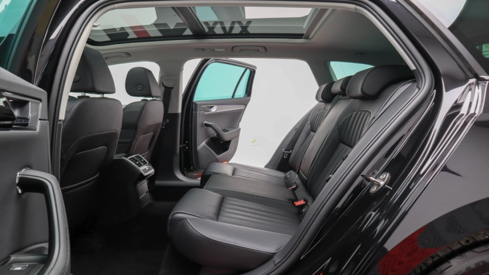 Skoda Superb Combi PlugIn DSG Laurin&Klement Matrix Ambientale - imaginea 21