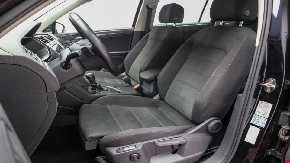 VW Tiguan 2.0 TDI DSG LaneAss BlindSpot Parktronic Cockpit Masaj ACC - imaginea 26