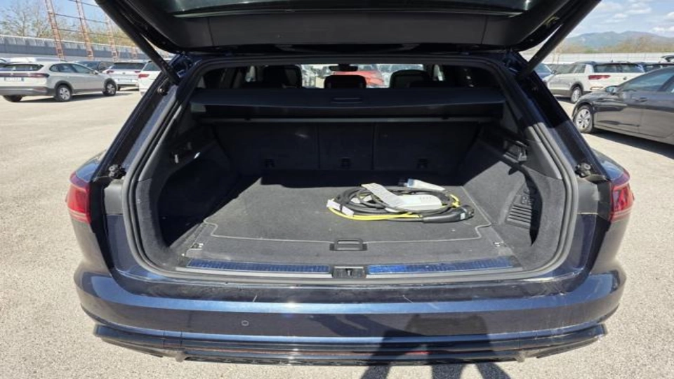 VW Touareg R 3.0 V6 462 cai / Ventilatie / Ambientale / Incalzire - imaginea 9