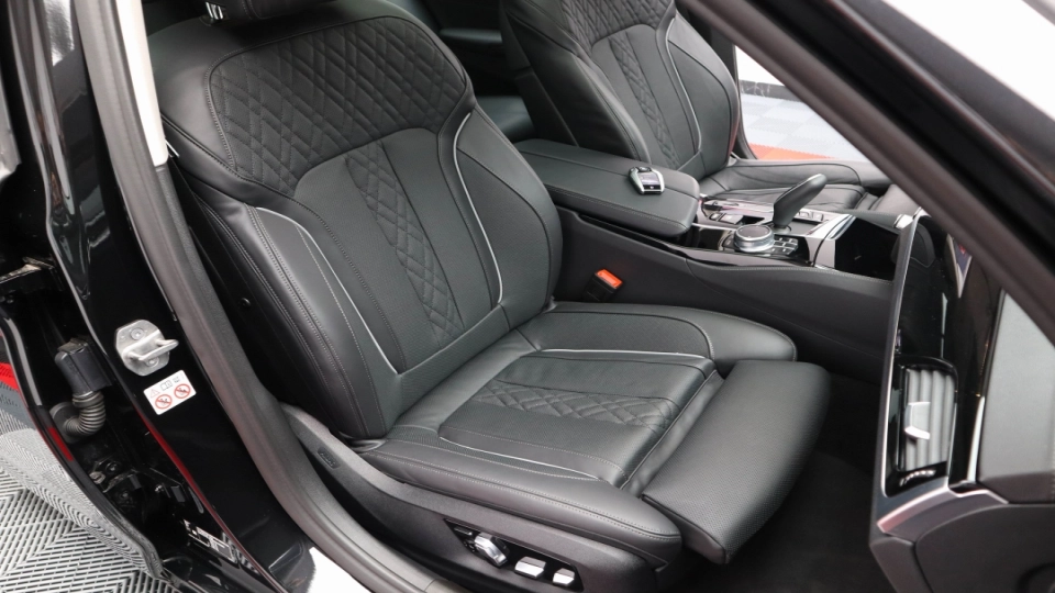 BMW 520d Sedan 2021 - Luxury Line - imaginea 18