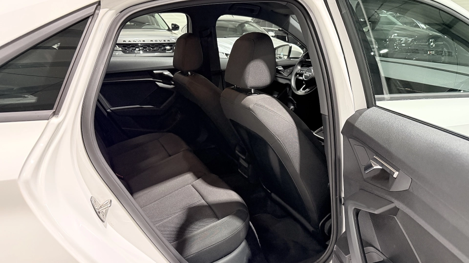 Audi A3 35 TFSI Manual Senzori spate - imaginea 25