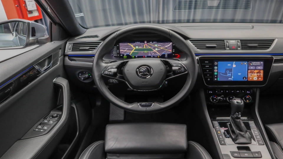 Skoda Superb Combi PlugIn DSG Laurin&Klement Matrix Webasto Ambientale - imaginea 29