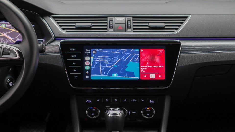 Skoda Superb PlugIn Hybrid DSG MatrixLED ACC KeylessGo Cockpit - imaginea 28
