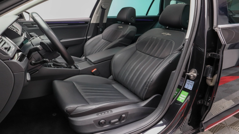 Skoda Superb Combi PlugIn DSG Laurin&Klement Matrix Ambientale - imaginea 26
