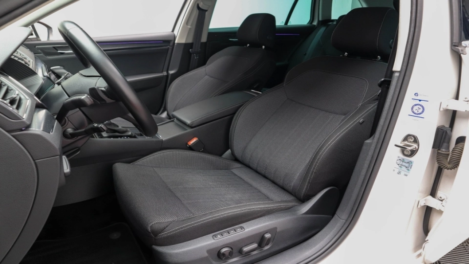 Skoda Superb PlugIn Hybrid DSG MatrixLED ACC KeylessGo Cockpit - imaginea 7