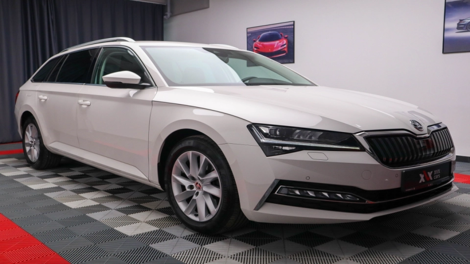 Skoda Superb PlugIn Hybrid DSG MatrixLED ACC KeylessGo Cockpit - imaginea 11